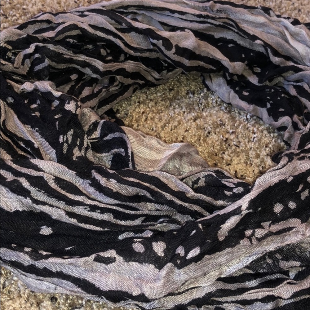 Patterned scarf